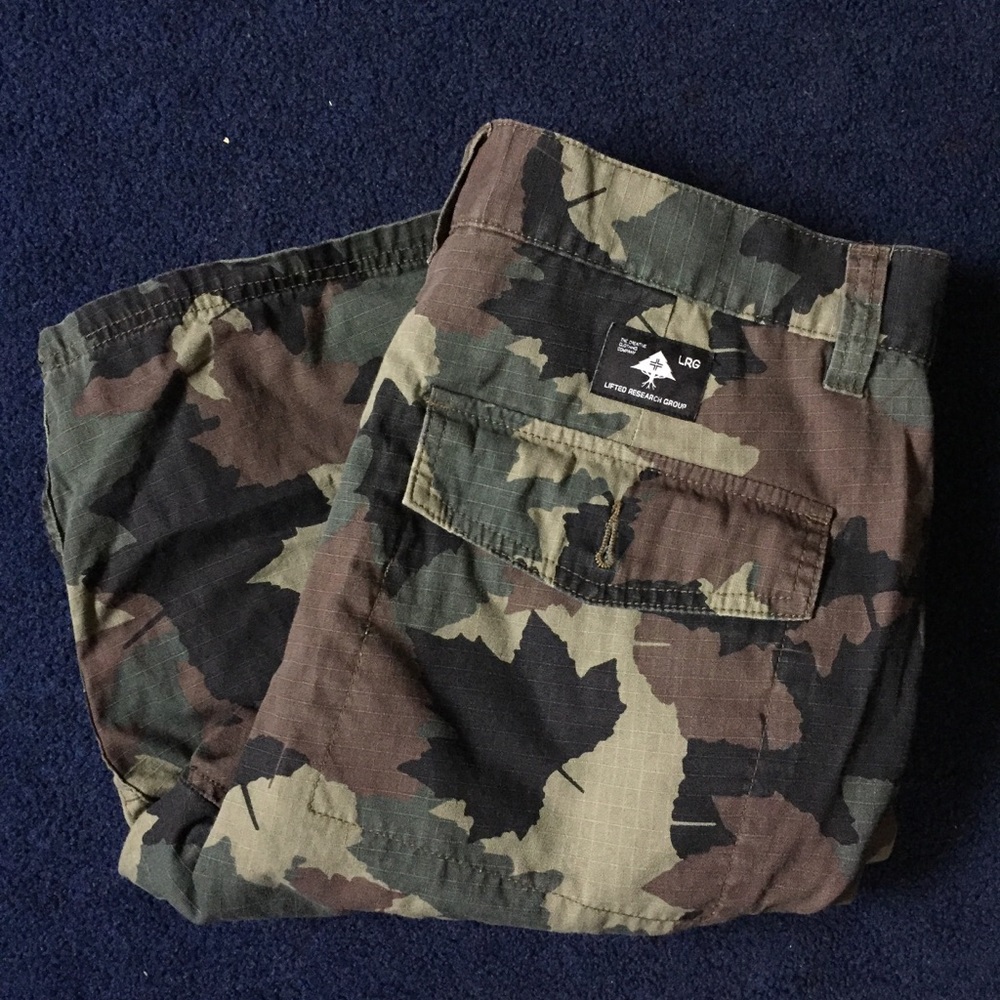 LRG camp cargo shorts🌲